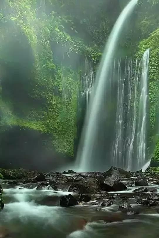 婧婧整理卧室